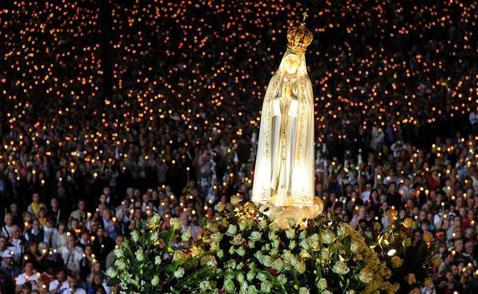 În octombrie, Ziua mariană, în prezenţa Papei şi a statuii originale a Maicii Domnului de la Fatima  