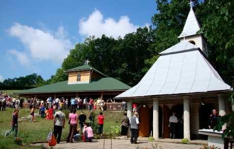 Pelerinaj la sanctuarul ”Fecioara Săracilor” de la Cărbunari