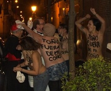 Cardinalul Madridului a fost atacat în timp ce mergea la Sfânta Liturghie de organizația Femen