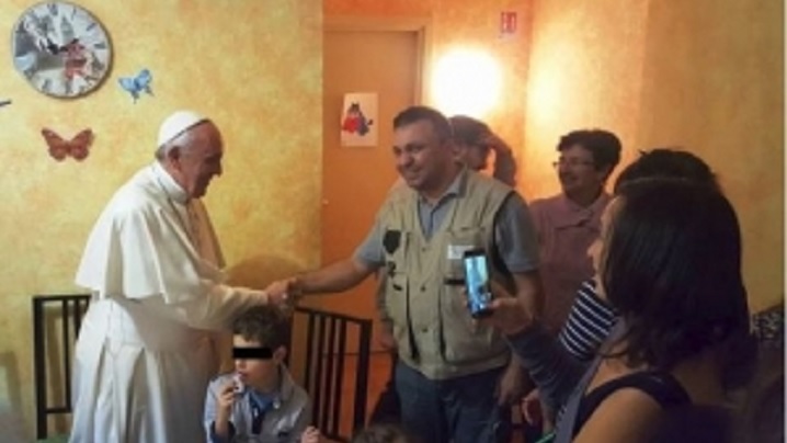 SURPRIZĂ neașteptată pentru un ROMÂN care lucrează în Roma: "M-am întâlnit cu Papa Francisc, a venit pe ascuns, ne-a luat prin surprindere"