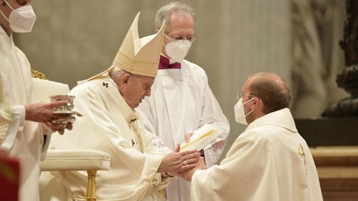 Papa Francisc, noilor preoți: apropiere de Dumnezeu, de episcop, între voi și de popor