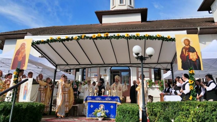Hram și depunere de voturi la Mănăstirea Maicii Domnului din Cluj-Napoca
