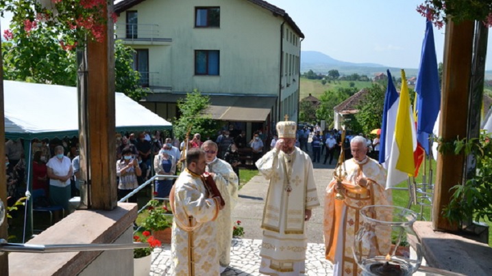 Foto: Hramul Bisericii „Sfinții Apostoli Petru și Pavel” din Prilog