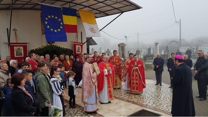 Foto: Sărbătoarea hramului “Intrarea în Biserică a Maicii Domnului” în parohia Teiuș