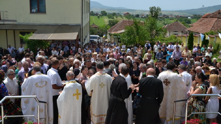 Foto: Hramul Mănăstirii Baziliene din Prilog în sărbătoarea Sfinților Apostoli Petru și Pavel