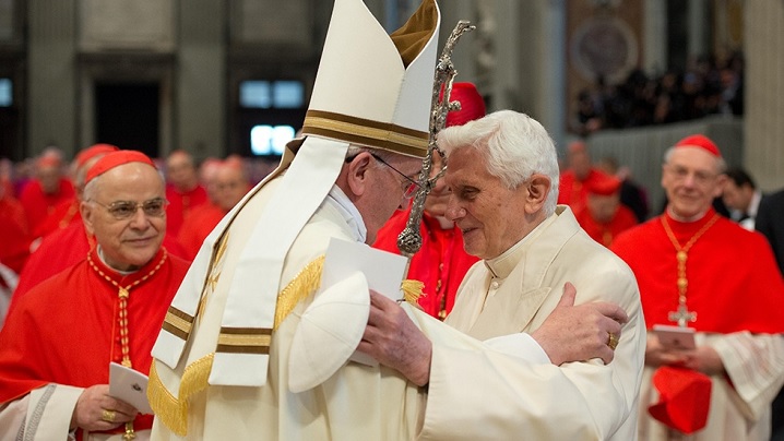 Benedict al XVI-lea va fi prezent la deschiderea Porții Sfinte