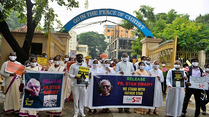 Proteste pentru detenţia unui preot catolic indian, la închisoare cu acuzaţia de terorism