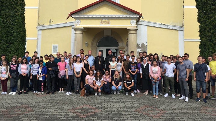 Foto: Grupul de tineri din Arhieparhie a pornit spre Satu Mare