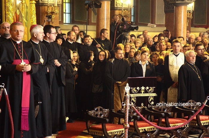 FOTO: Episcopii catolici la căpătâiul IPS Nicolae Corneanu