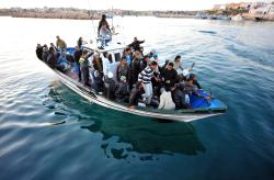 Papa Francisc va vizita insula Lampedusa pentru a fi aproape de refugiați