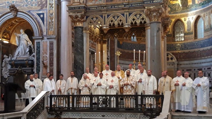 FOTO: Sfânta Liturghie celebrată de Episcopii catolici din România în Bazilica Sf. Ioan din Lateran