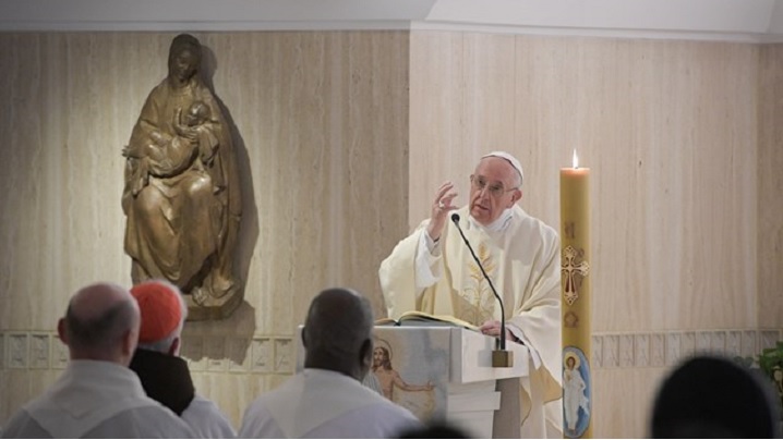 Papa Francisc: Maria, maica speranței, candelă aprinsă în ceasul încercării