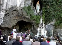 Lourdes, locul în care „durerea cântă”