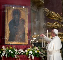 Papa Francisc va prezida astăzi rugăciunea de încheiere a lunii mai dedicată  Maicii Domnului, în Piaţa San Pietro