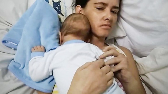  O mamă se trezește după 5 luni din comă și își întâlnește pentru prima dată fiul