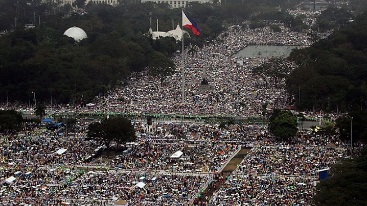 Participare record la Liturghia celebrată de papa Francisc la Manila