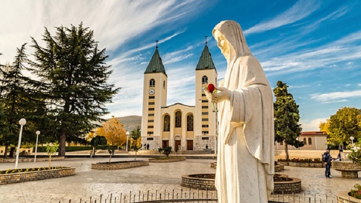 Medjugorje. Mons. Hoser (vizitator apostolic): "Numărul pelerinilor creşte. Oamenii caută o realitate spirituală"
