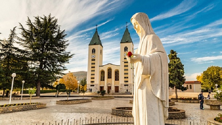 Medjugorje. Mons. Hoser (vizitator apostolic): "Numărul pelerinilor creşte. Oamenii caută o realitate spirituală"