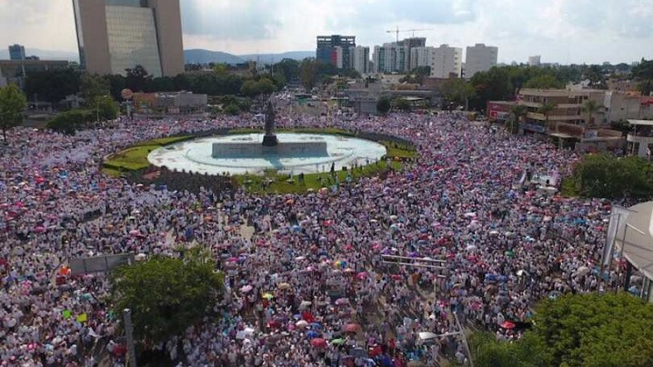 VIDEO: Peste un milion de mexicani au ieșit în stradă pentru a se opune inițiativei de redefinire a căsătoriei