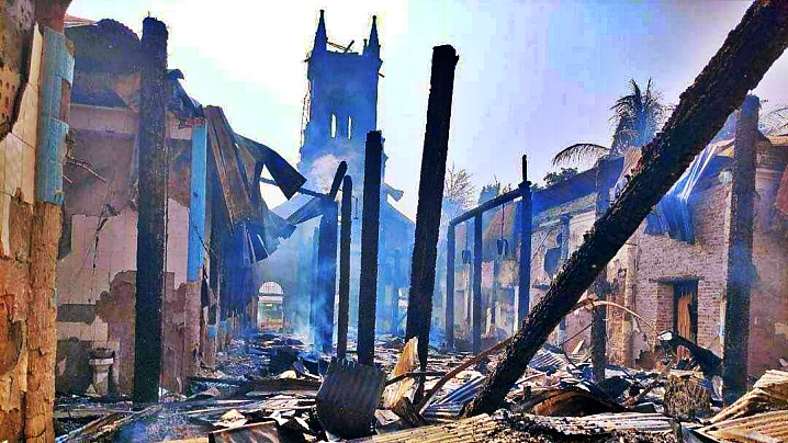 Biserica, mănăstirea și 500 de case ale credincioșilor catolici au fost incendiate