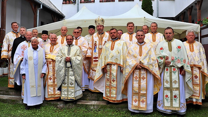 Sfințire de Altar și Sfântă Liturghie Arhierească la Mănăstirea „Sfânta Cruce”