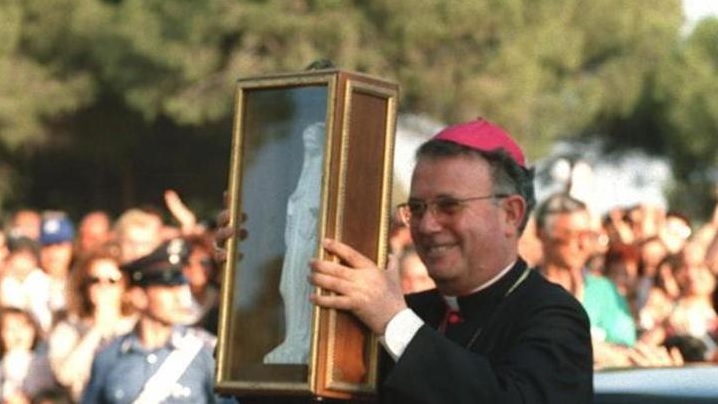 A murit în România Mons. Grillo, episcopul căruia statuia Maicii Domnului i-a plâns în mână