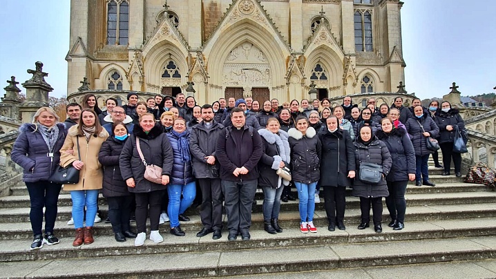 Pelerinajul Parohiei Greco-Catolice Române din Paris la Sanctuarul din Montligeon