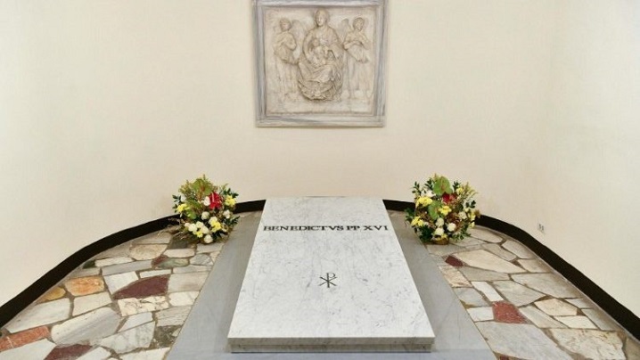 Mormântul papei Benedict al XVI-lea este accesibil publicului