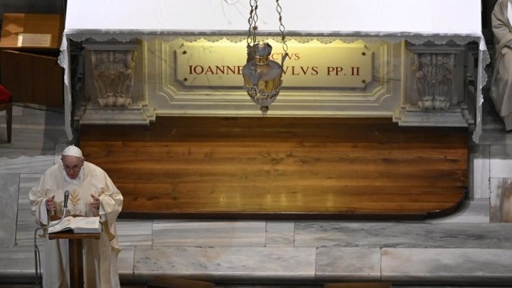 Papa Francisc: Sfântul Ioan Paul al II-lea, un om al rugăciunii, al apropierii şi al dreptăţii