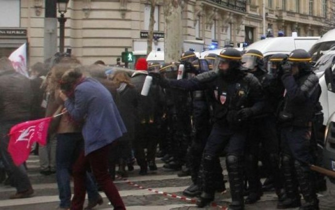 Violență împotriva manifestanților pro-famile: guvernul francez va trebui să dea explicații în fața Europei