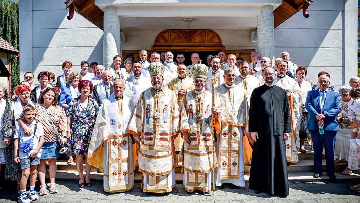 FOTO: 25 de ani de la sfințirea bisericii „Adormirea Maicii Domnului” din Târgu Mureș