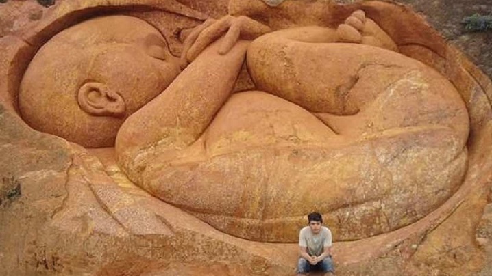 VIDEO. Uluitoare sculptură pro-viaţă: „Muntele gravid” din Columbia ajunge viral pe Facebook