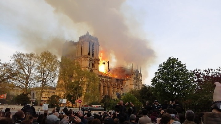 Prima Sfântă Liturghie în Catedrala Notre Dame după incendiul devastator