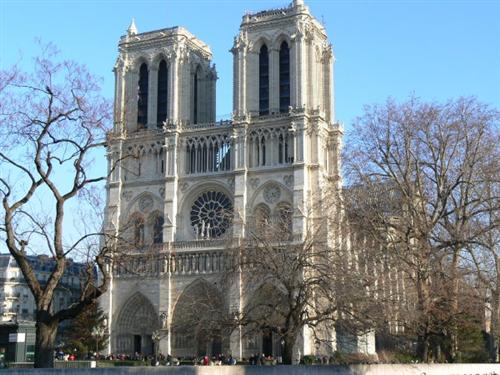 Celebrarea Sfintei Liturghii Greco-Catolice în Catedrala Notre Dame din Paris