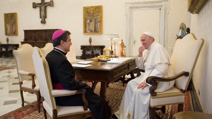 La Papa Francisc, nunțiul apostolic la București, mons. Miguel Maury Buendia