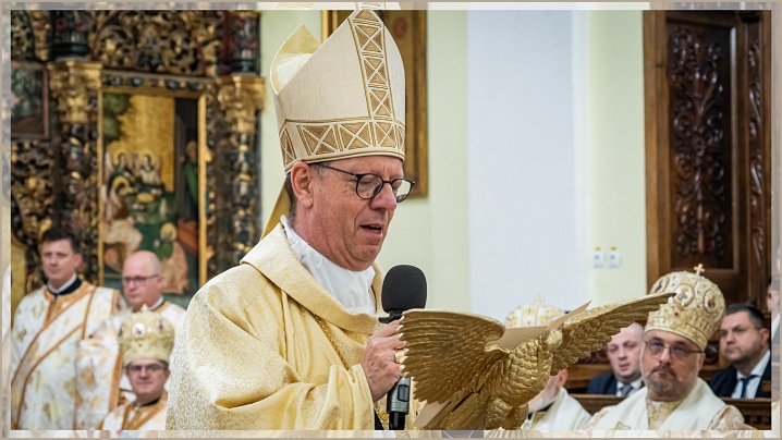 Salutul Înalt Preasfinției Sale Giampiero Gloder, Nunțiu Apostolic în România și în Republica Moldova, la întronizarea Prefericitului Părinte Claudiu