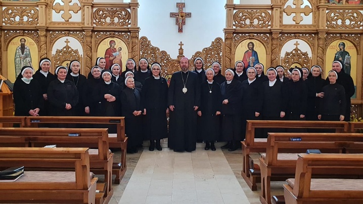 FOTO: PS Claudiu în mijlocul comunității Surorilor Ordinului Sfântul Vasile cel Mare