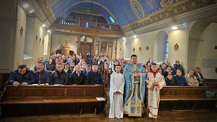 FOTO: Pelerinajul Parohiei Române de la Paris la Sanctuarul de la Pontmain