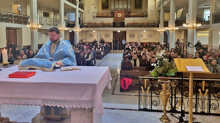 FOTO: Comunitatea greco-catolică de la Paris în pelerinaj la Capela Medaliei Miraculoase