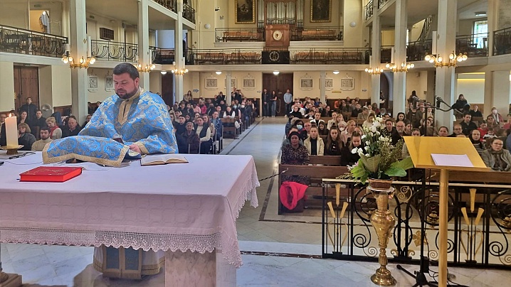 FOTO: Comunitatea greco-catolică de la Paris în pelerinaj la Capela Medaliei Miraculoase