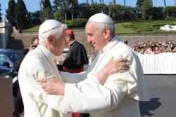 Papa Francisc a inaugurat o Statuie a Sfântului Arhanghel Mihail, în prezența Papei emerit