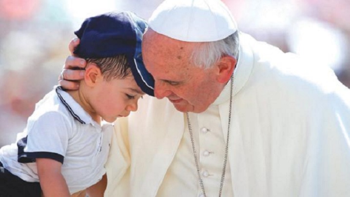 Papa le cere părinților și familiilor să se opună „colonizării ideologice, care otrăvește sufletul”