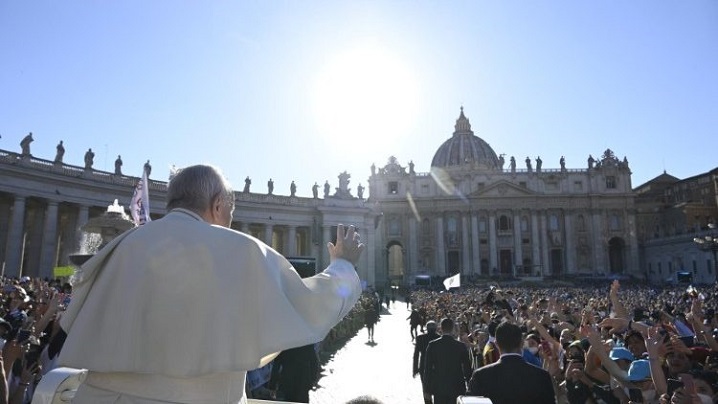 A-i necinsti pe bătrâni înseamnă a se necinsti pe sine: Papa Francisc