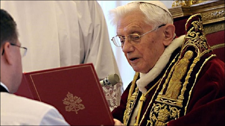 Renunţarea lui Benedict al XVI-lea, act eroic din iubire faţă de Biserică