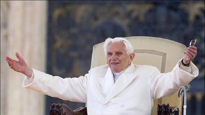 Benedict al XVI-lea: "Mă simt şi mai în comuniune cu Dumnezeu"