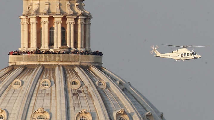 Benedict al XVI-lea a revenit în Vatican