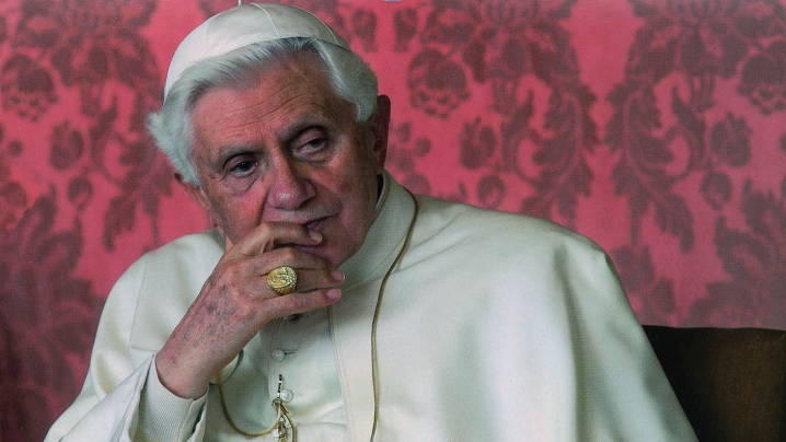 Benedict al XVI-lea a împlinit 89 de ani: urările papei Francisc