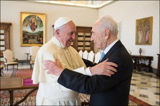 Shimon Peres îi propune papei Francisc o ONU a religiilor