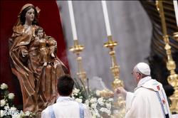 În prima zi din noul an, Papa Francisc a încredinţat Maicii Domnului necesităţile lumii întregi