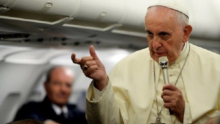 Papa Francisc: Libertatea de exprimare nu conferă dreptul de a insulta credința altora